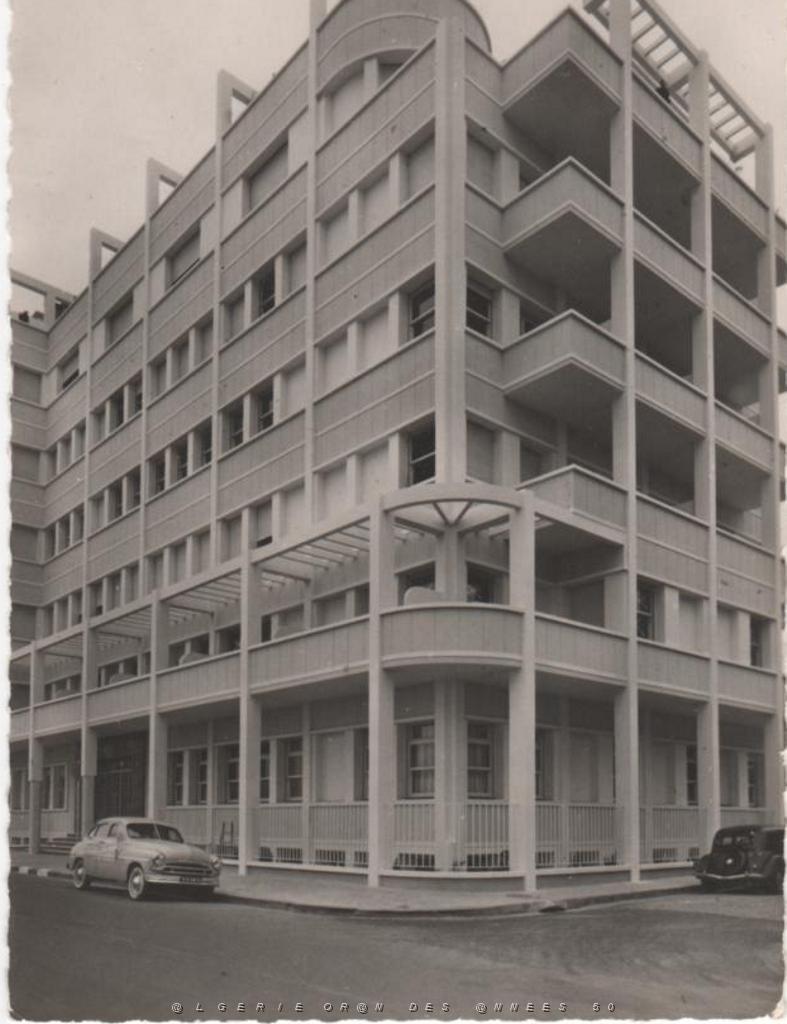 ORAN CLINIQUE FRONT DE MER L IMMEUBLE BATIMENT.JPG